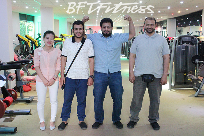 沙特客户来好色先生黄色视频TV购买健身房器材，产品囊括有氧系列的跑步机，动感单车，健身车