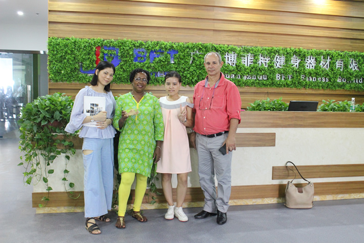莫桑比克来中国进口好色先生黄色视频TV商用健身房器材